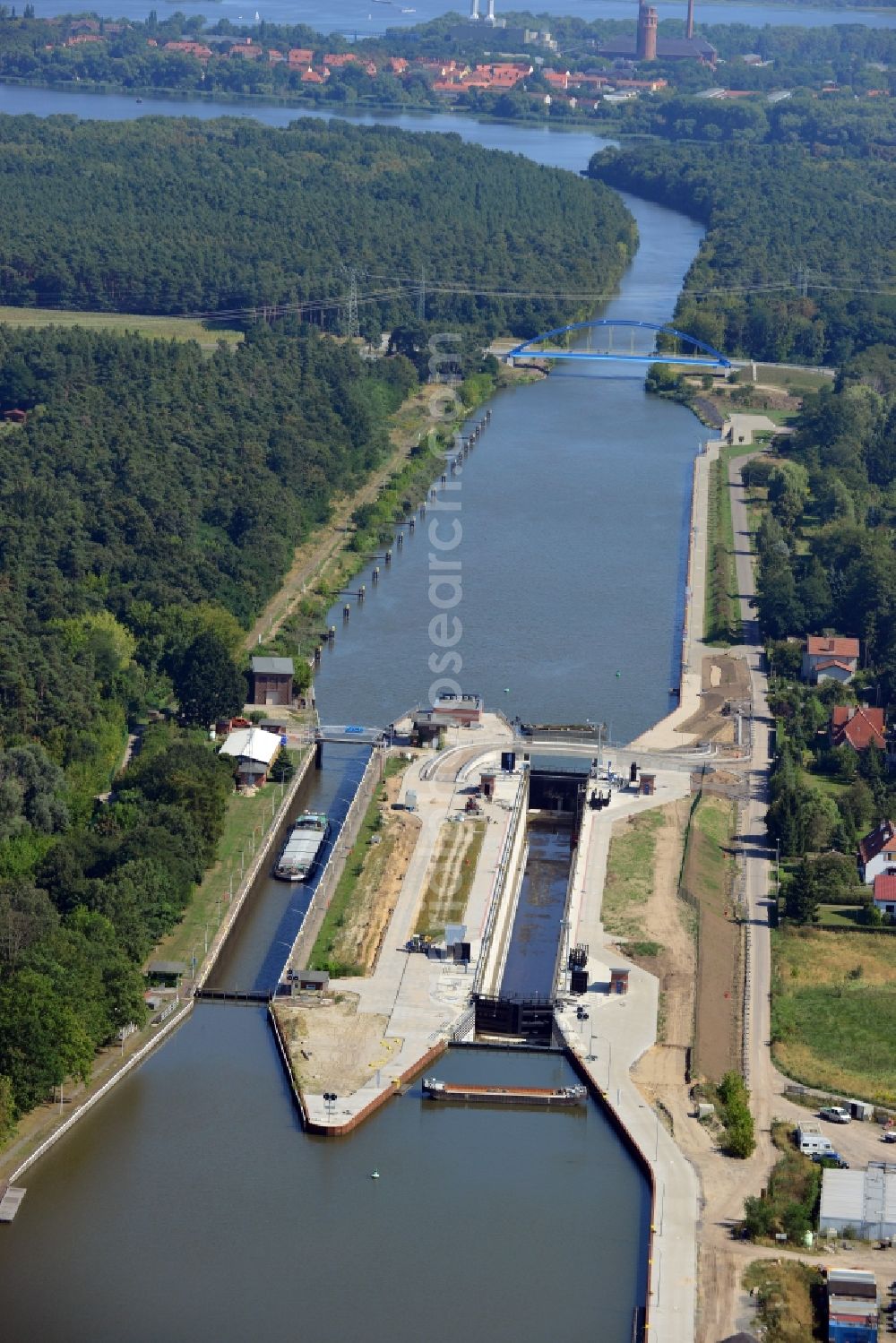 Wusterwitz from the bird's eye view: View over the Wusterwitz lock along the Elbe-Havel-Canal in the direction of the Wusterwitz bridge in the state Brandenburg