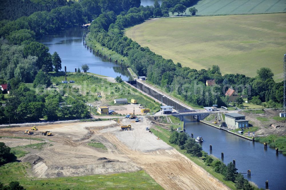 Zerben from the bird's eye view: Blick auf die Schleuse Zerben mit Baustelle am Elbe-Havel-Kanal. Neben der einen Schleuse ist eine 2. Schleuse geplant. Ein Projekt des WSV: Wasserstraßen-Neubauamt Magdeburg, 39106 Magdeburg, Tel. +49(0)391 535-0, email: wna-magdeburg@wsv.bund.de Lock / sluice Zerben at the Elbe-Havel-Canal.