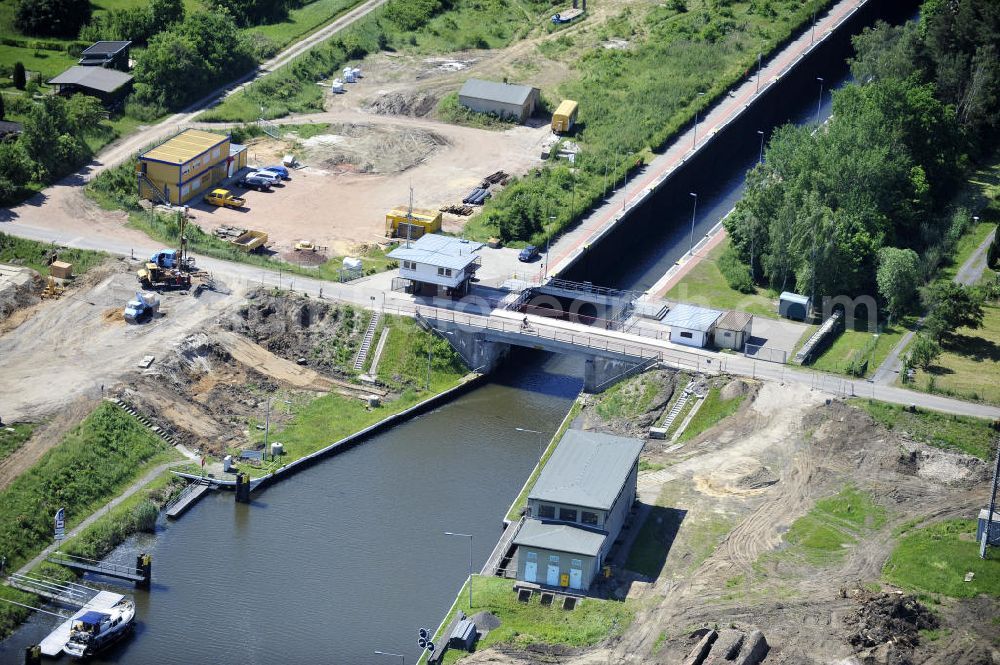 Aerial photograph Zerben - Blick auf die Schleuse Zerben mit Baustelle am Elbe-Havel-Kanal. Neben der einen Schleuse ist eine 2. Schleuse geplant. Ein Projekt des WSV: Wasserstraßen-Neubauamt Magdeburg, 39106 Magdeburg, Tel. +49(0)391 535-0, email: wna-magdeburg@wsv.bund.de Lock / sluice Zerben at the Elbe-Havel-Canal.