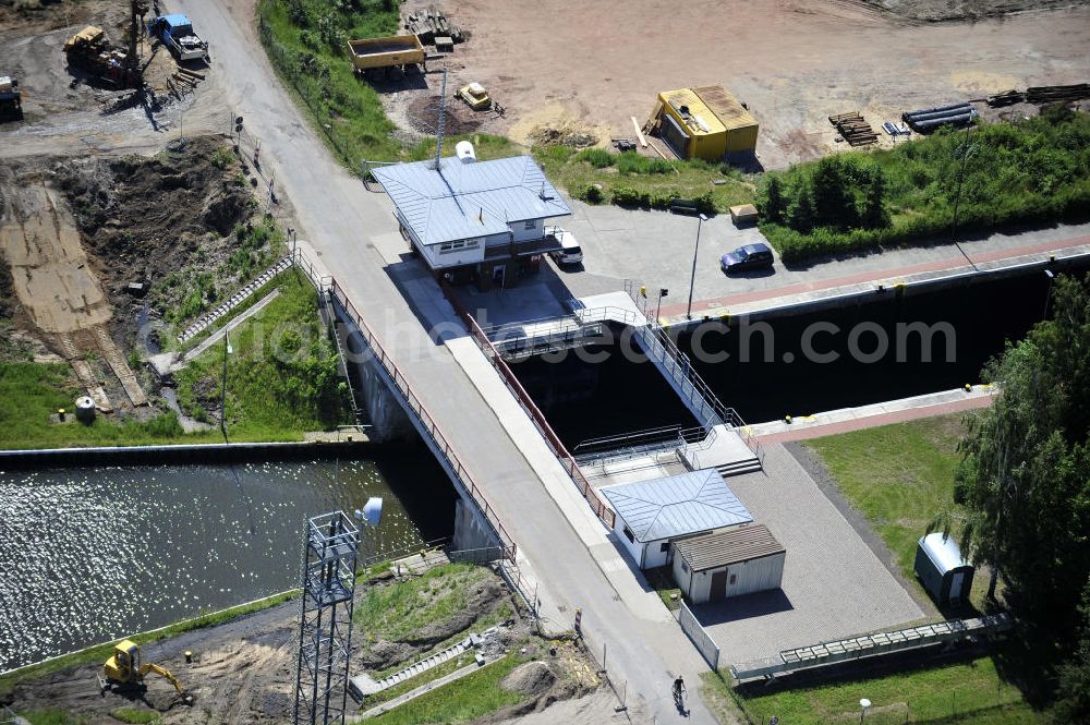 Zerben from above - Blick auf die Schleuse Zerben mit Baustelle am Elbe-Havel-Kanal. Neben der einen Schleuse ist eine 2. Schleuse geplant. Ein Projekt des WSV: Wasserstraßen-Neubauamt Magdeburg, 39106 Magdeburg, Tel. +49(0)391 535-0, email: wna-magdeburg@wsv.bund.de Lock / sluice Zerben at the Elbe-Havel-Canal.