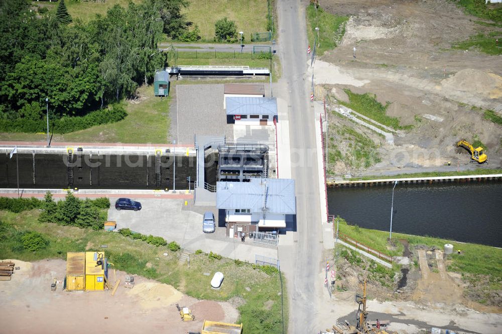 Aerial image Zerben - Blick auf die Schleuse Zerben mit Baustelle am Elbe-Havel-Kanal. Neben der einen Schleuse ist eine 2. Schleuse geplant. Ein Projekt des WSV: Wasserstraßen-Neubauamt Magdeburg, 39106 Magdeburg, Tel. +49(0)391 535-0, email: wna-magdeburg@wsv.bund.de Lock / sluice Zerben at the Elbe-Havel-Canal.