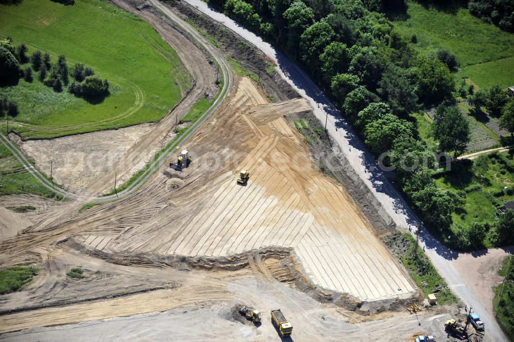 Aerial photograph Zerben - Blick auf die Schleuse Zerben mit Baustelle am Elbe-Havel-Kanal. Neben der einen Schleuse ist eine 2. Schleuse geplant. Ein Projekt des WSV: Wasserstraßen-Neubauamt Magdeburg, 39106 Magdeburg, Tel. +49(0)391 535-0, email: wna-magdeburg@wsv.bund.de Lock / sluice Zerben at the Elbe-Havel-Canal.