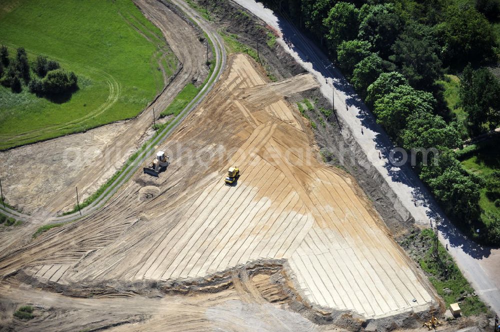 Zerben from above - Blick auf die Schleuse Zerben mit Baustelle am Elbe-Havel-Kanal. Neben der einen Schleuse ist eine 2. Schleuse geplant. Ein Projekt des WSV: Wasserstraßen-Neubauamt Magdeburg, 39106 Magdeburg, Tel. +49(0)391 535-0, email: wna-magdeburg@wsv.bund.de Lock / sluice Zerben at the Elbe-Havel-Canal.