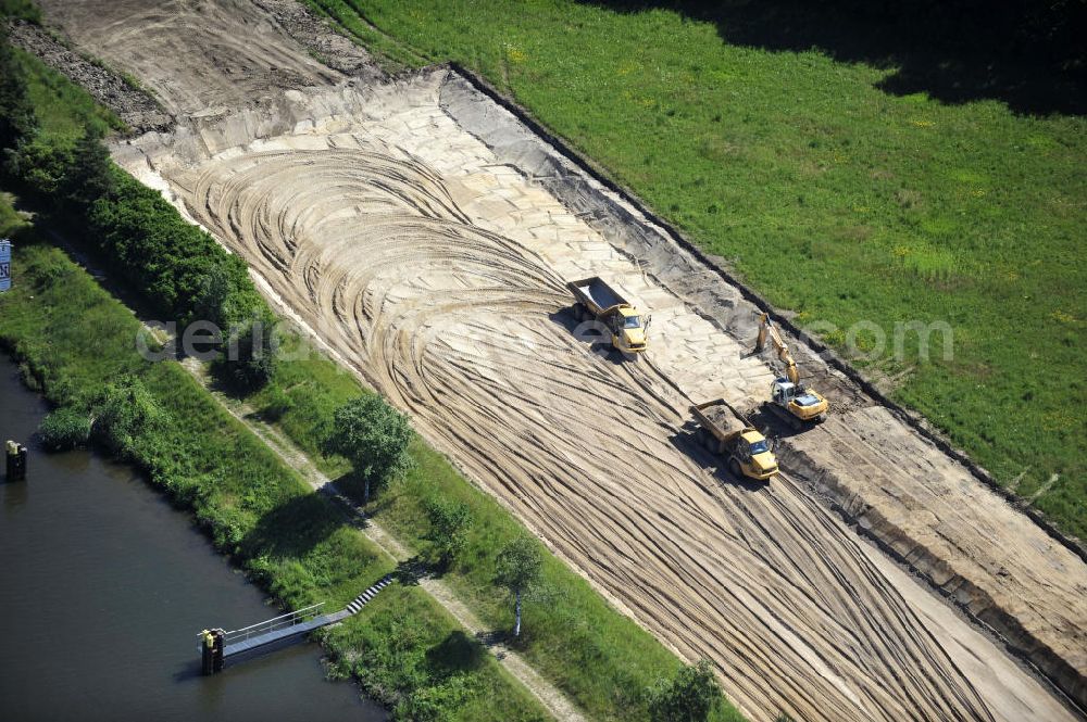 Zerben from the bird's eye view: Blick auf die Schleuse Zerben mit Baustelle am Elbe-Havel-Kanal. Neben der einen Schleuse ist eine 2. Schleuse geplant. Ein Projekt des WSV: Wasserstraßen-Neubauamt Magdeburg, 39106 Magdeburg, Tel. +49(0)391 535-0, email: wna-magdeburg@wsv.bund.de Lock / sluice Zerben at the Elbe-Havel-Canal.