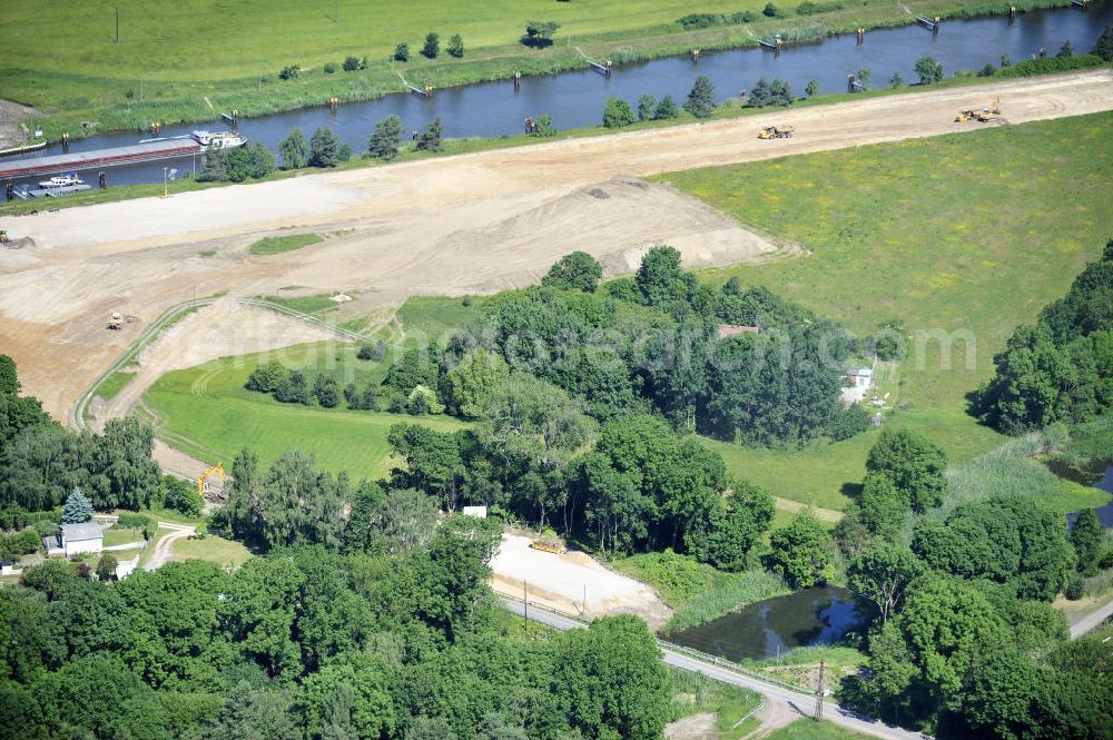 Aerial photograph Zerben - Blick auf die Schleuse Zerben mit Baustelle am Elbe-Havel-Kanal. Neben der einen Schleuse ist eine 2. Schleuse geplant. Ein Projekt des WSV: Wasserstraßen-Neubauamt Magdeburg, 39106 Magdeburg, Tel. +49(0)391 535-0, email: wna-magdeburg@wsv.bund.de Lock / sluice Zerben at the Elbe-Havel-Canal.