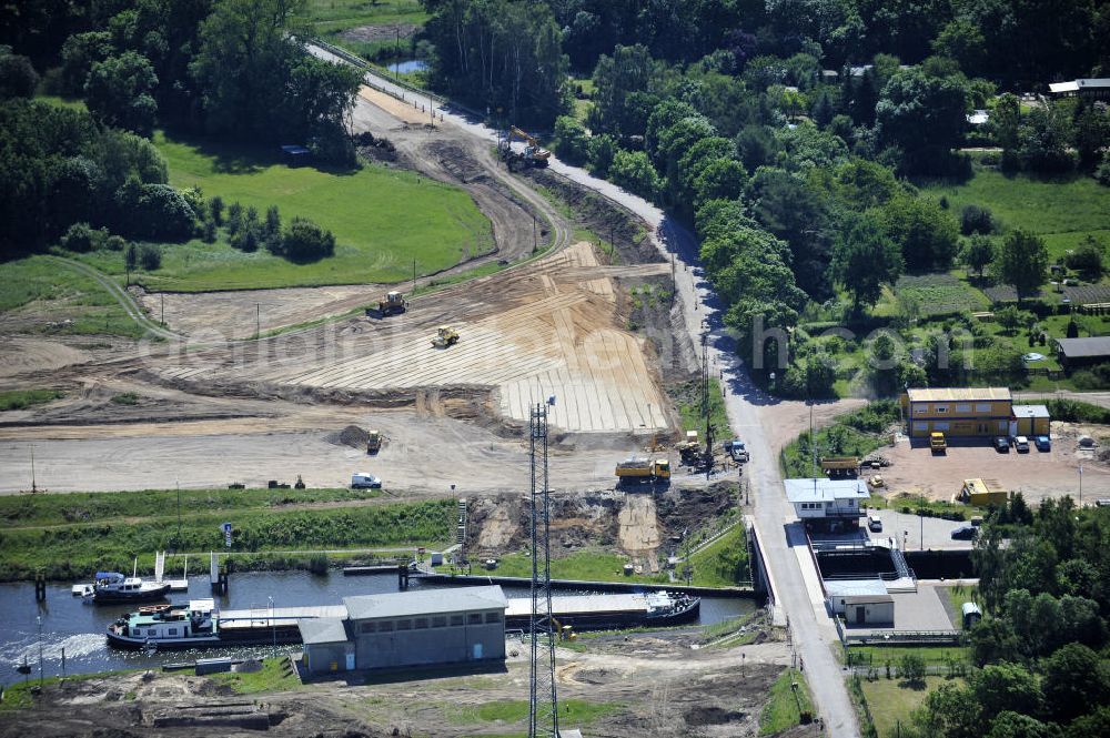 Zerben from above - Blick auf die Schleuse Zerben mit Baustelle am Elbe-Havel-Kanal. Neben der einen Schleuse ist eine 2. Schleuse geplant. Ein Projekt des WSV: Wasserstraßen-Neubauamt Magdeburg, 39106 Magdeburg, Tel. +49(0)391 535-0, email: wna-magdeburg@wsv.bund.de Lock / sluice Zerben at the Elbe-Havel-Canal.