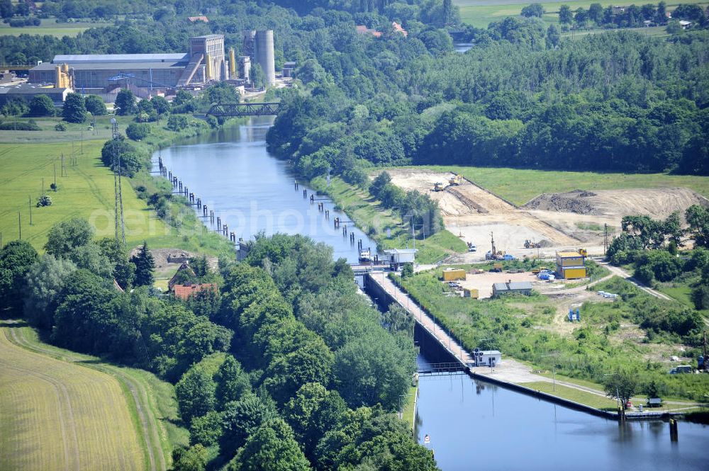 Aerial image Zerben - Blick auf die Schleuse Zerben mit Baustelle am Elbe-Havel-Kanal. Neben der einen Schleuse ist eine 2. Schleuse geplant. Ein Projekt des WSV: Wasserstraßen-Neubauamt Magdeburg, 39106 Magdeburg, Tel. +49(0)391 535-0, email: wna-magdeburg@wsv.bund.de Lock / sluice Zerben at the Elbe-Havel-Canal.