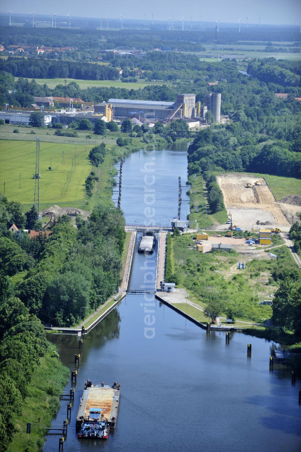 Zerben from the bird's eye view: Blick auf die Schleuse Zerben mit Baustelle am Elbe-Havel-Kanal. Neben der einen Schleuse ist eine 2. Schleuse geplant. Ein Projekt des WSV: Wasserstraßen-Neubauamt Magdeburg, 39106 Magdeburg, Tel. +49(0)391 535-0, email: wna-magdeburg@wsv.bund.de Lock / sluice Zerben at the Elbe-Havel-Canal.