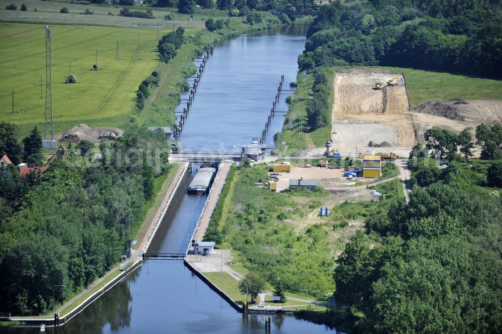 Aerial image Zerben - Blick auf die Schleuse Zerben mit Baustelle am Elbe-Havel-Kanal. Neben der einen Schleuse ist eine 2. Schleuse geplant. Ein Projekt des WSV: Wasserstraßen-Neubauamt Magdeburg, 39106 Magdeburg, Tel. +49(0)391 535-0, email: wna-magdeburg@wsv.bund.de Lock / sluice Zerben at the Elbe-Havel-Canal.