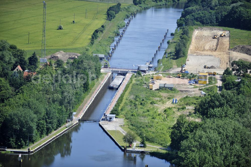 Aerial photograph Zerben - Blick auf die Schleuse Zerben mit Baustelle am Elbe-Havel-Kanal. Neben der einen Schleuse ist eine 2. Schleuse geplant. Ein Projekt des WSV: Wasserstraßen-Neubauamt Magdeburg, 39106 Magdeburg, Tel. +49(0)391 535-0, email: wna-magdeburg@wsv.bund.de Lock / sluice Zerben at the Elbe-Havel-Canal.