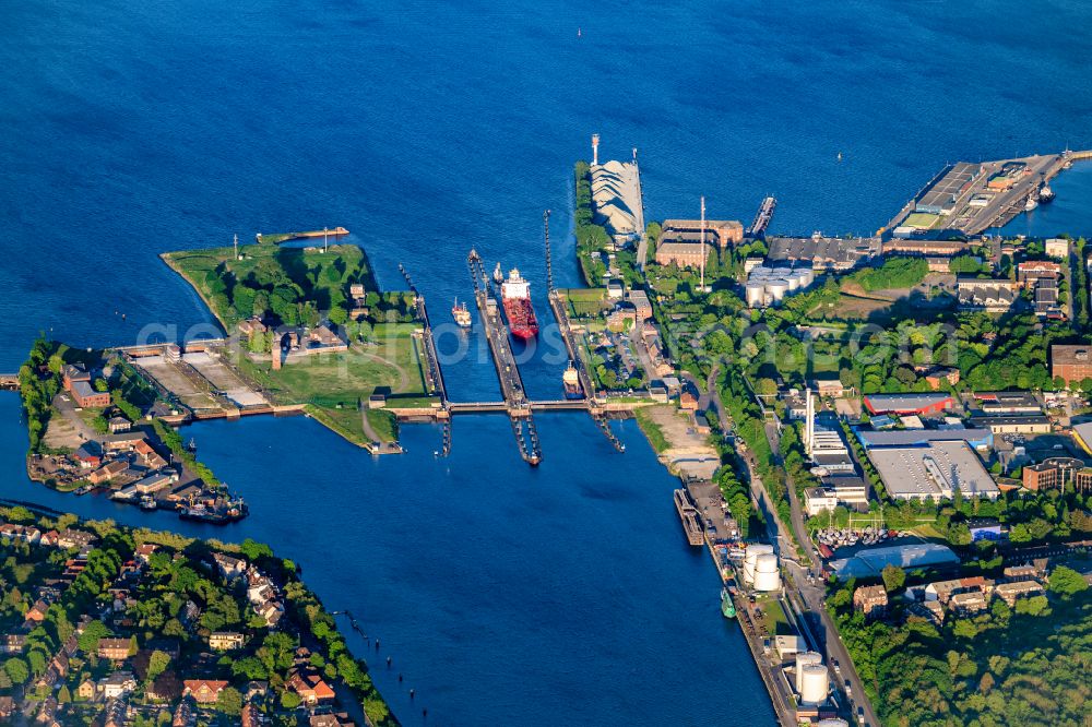 Kiel from above - Locks - plants on the banks of the waterway Nord-Ostsee-Kanal in Kiel in the state Schleswig-Holstein