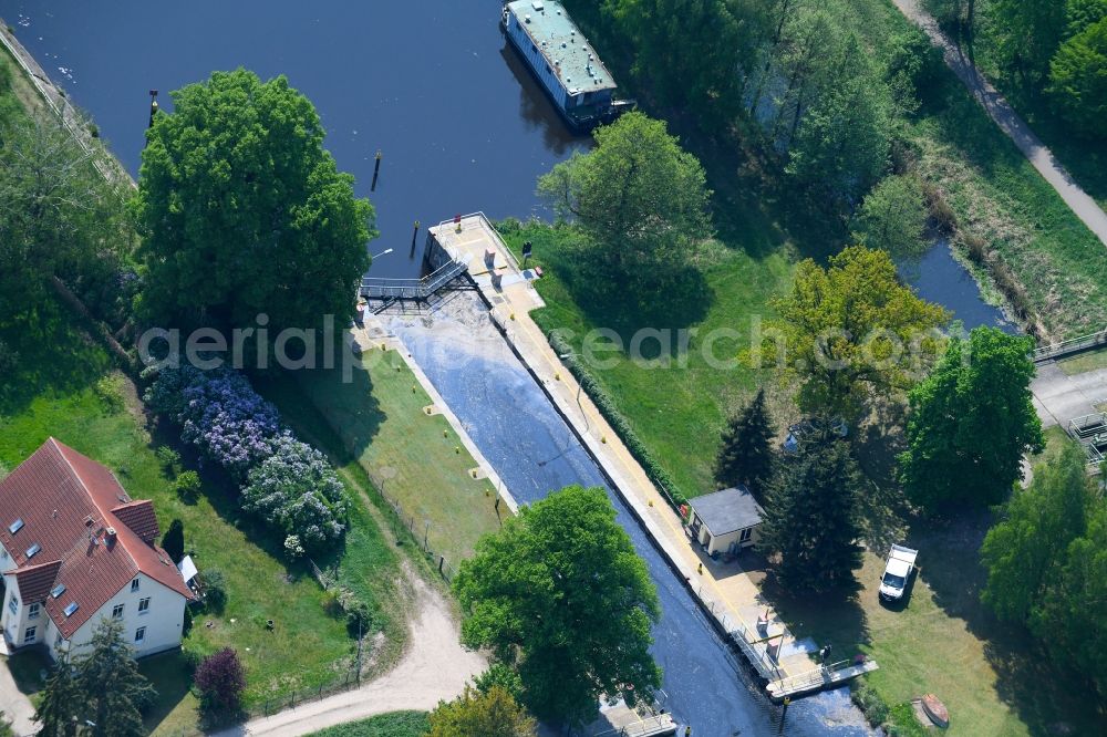 Oranienburg from the bird's eye view: Locks - plants Pinnow on the banks of the waterway of the Oranienburger Kanal in Oranienburg in the state Brandenburg, Germany