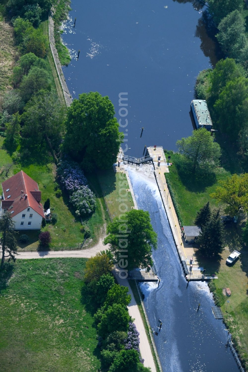 Aerial photograph Oranienburg - Locks - plants Pinnow on the banks of the waterway of the Oranienburger Kanal in Oranienburg in the state Brandenburg, Germany