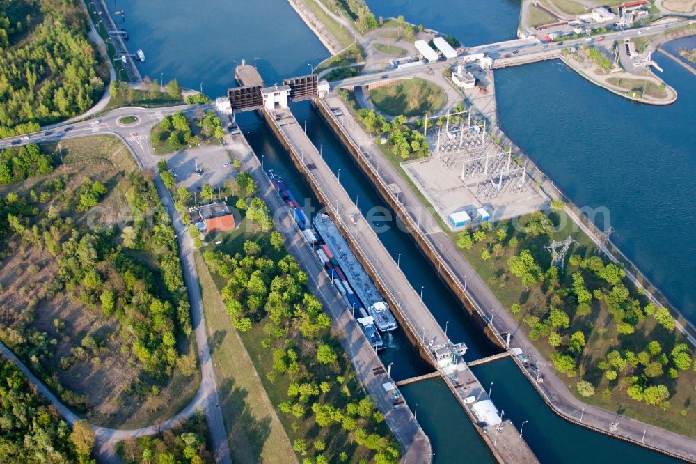 Aerial photograph Elsass - Locks - plants on the banks of the waterway of the Rhine in Elsass in Alsace-Champagne-Ardenne-Lorraine, France