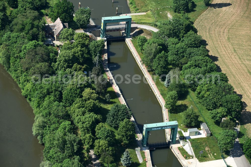 Aerial photograph Könnern - Locks - plants Schleuse Alsleben on the banks of the waterway of the of the river Saale on street Pregelmuehle in Koennern in the state Saxony-Anhalt, Germany