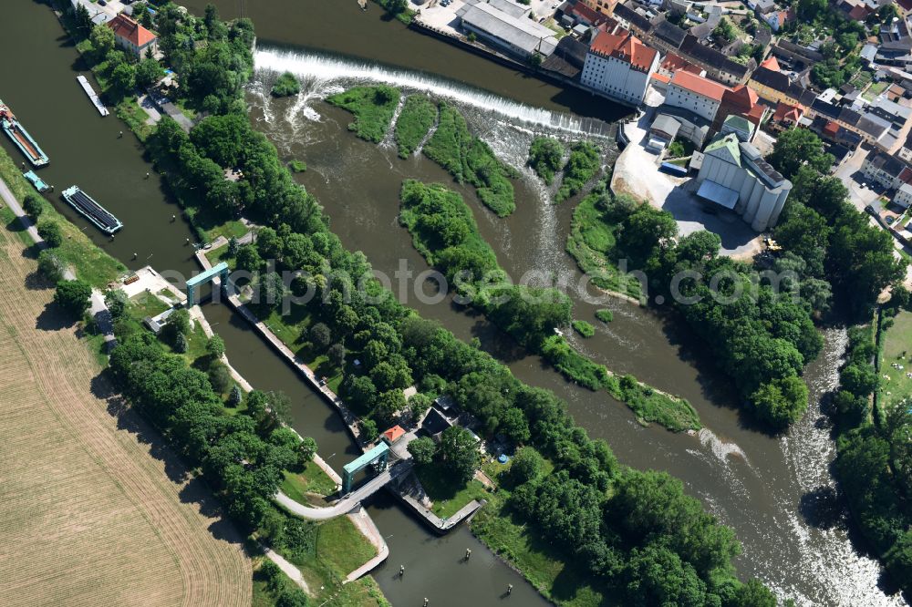 Könnern from above - Locks - plants Schleuse Alsleben on the banks of the waterway of the of the river Saale on street Pregelmuehle in Koennern in the state Saxony-Anhalt, Germany