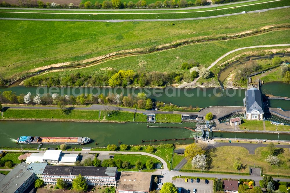 Aerial image Hamm - Watergate and lock facilities of Schleuse Hamm on the riverbank of Datteln-Hamm-Kanal and Lippe in the North of Hamm in the state of North Rhine-Westphalia