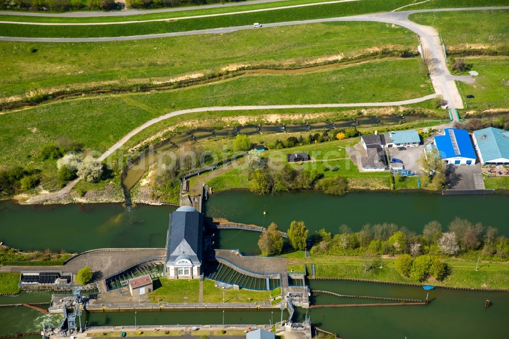 Aerial photograph Hamm - Watergate and lock facilities of Schleuse Hamm on the riverbank of Datteln-Hamm-Kanal and Lippe in the North of Hamm in the state of North Rhine-Westphalia