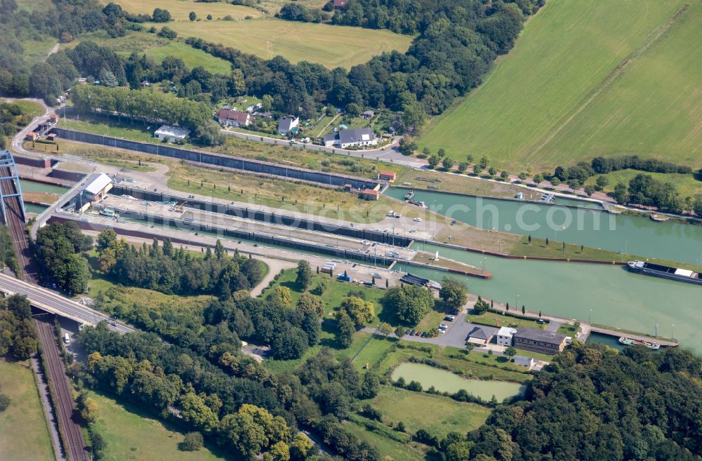 Münster from the bird's eye view: Locks - plants of the Schleuse Muenster on the banks of the waterway of the Dortmund-Ems-Kanal on Schiffahrter Damm in Muenster in the state North Rhine-Westphalia, Germany