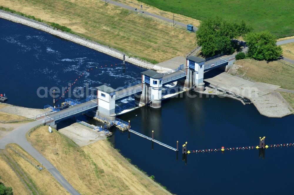 Gnevsdorf from the bird's eye view: Locks - plants on the banks of the waterway Gnevsdorfer Vorfluter in Gnevsdorf in the state Brandenburg