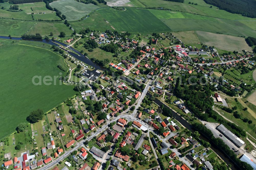 Aerial photograph Eldena - Locks - plants on the banks of the waterway of the MEW Mueritz-Elde-Wasserstrasse in Eldena in the state Mecklenburg - Western Pomerania, Germany