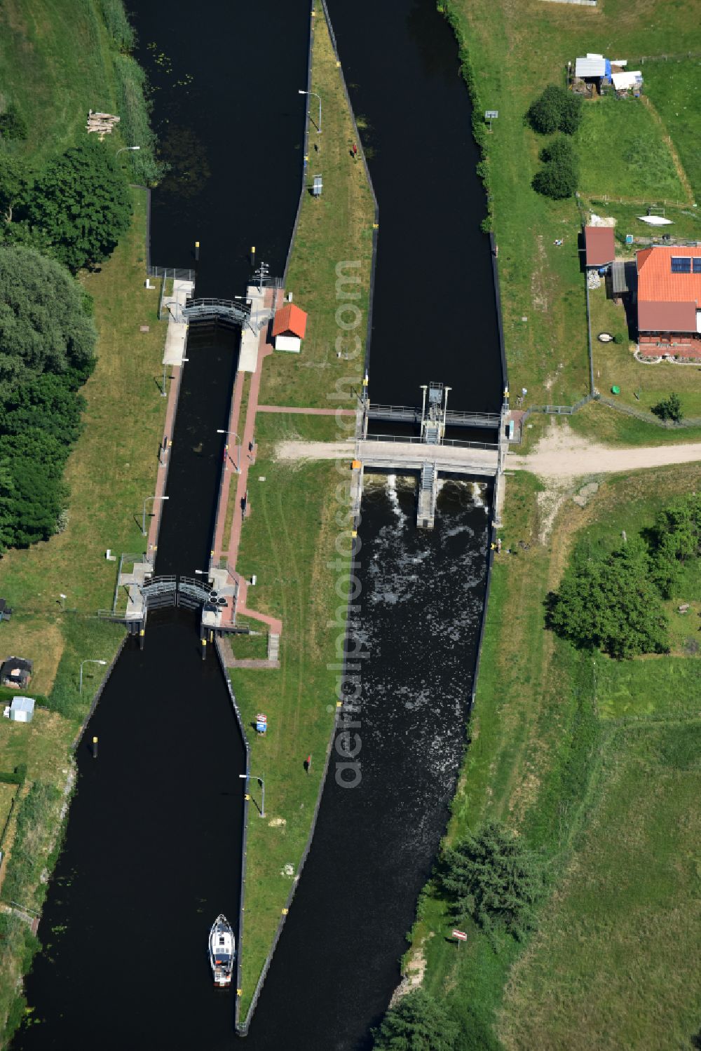 Aerial photograph Eldena - Locks - plants on the banks of the waterway of the MEW Mueritz-Elde-Wasserstrasse in Eldena in the state Mecklenburg - Western Pomerania, Germany