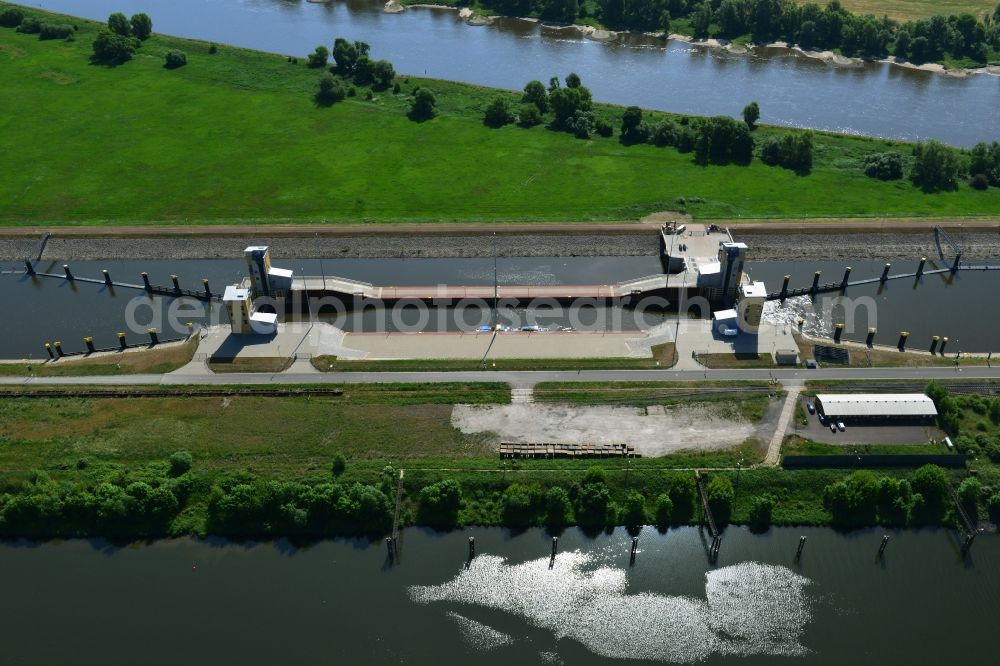 Aerial photograph Magdeburg - Locks - plants on the banks of the waterway of the Abstiegskanal Rothensee in Magdeburg in the state Saxony-Anhalt