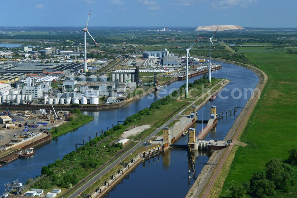 Aerial photograph Magdeburg - Locks - plants on the banks of the waterway of the Abstiegskanal Rothensee in Magdeburg in the state Saxony-Anhalt