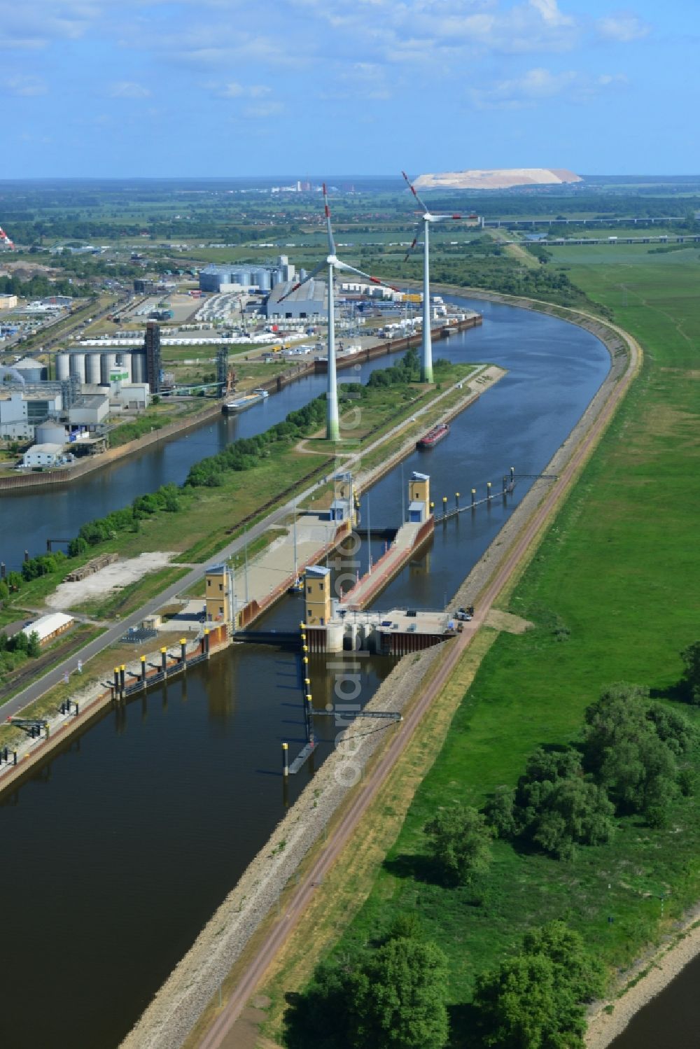 Magdeburg from above - Locks - plants on the banks of the waterway of the Abstiegskanal Rothensee in Magdeburg in the state Saxony-Anhalt