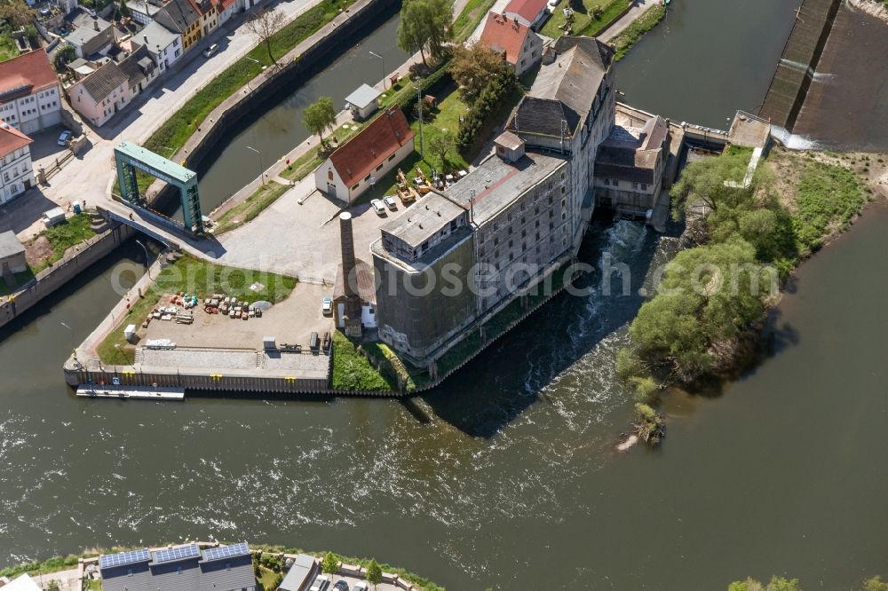 Aerial photograph Bernburg (Saale) - Locks - plants on the banks of the waterway of the Bernburg in Bernburg (Saale) in the state Saxony-Anhalt