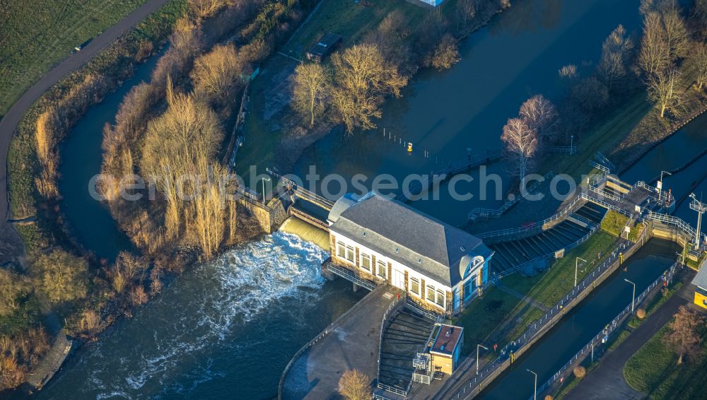 Aerial image Hamm - Locks - plants on the banks of the waterway of the Datteln-Hamm-Kanal on street An der Schleuse in Hamm at Ruhrgebiet in the state North Rhine-Westphalia, Germany