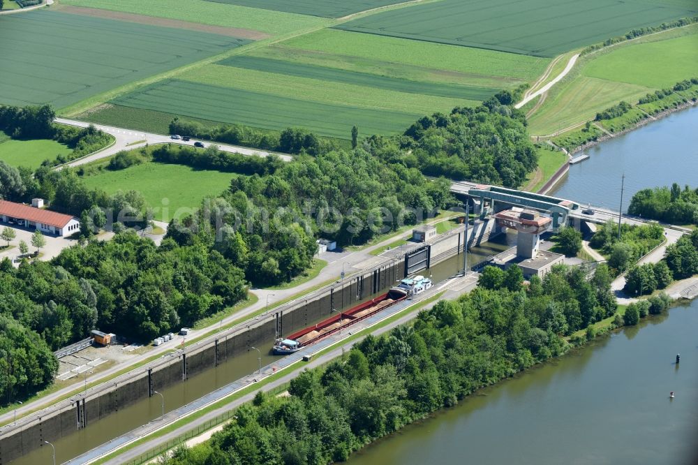 Aerial photograph Straubing - Locks - plants on the banks of the waterway of the Danube in the district Kagers in Straubing in the state Bavaria, Germany