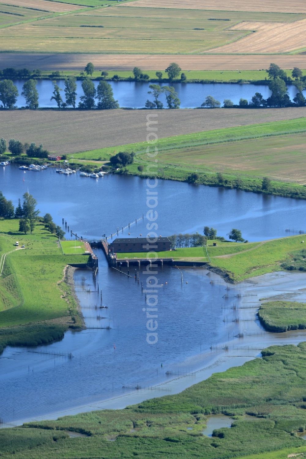 Drage from above - Locks - plants Nordfeld Schleuse on the banks of the waterway of the Eider in Drage in the state Schleswig-Holstein