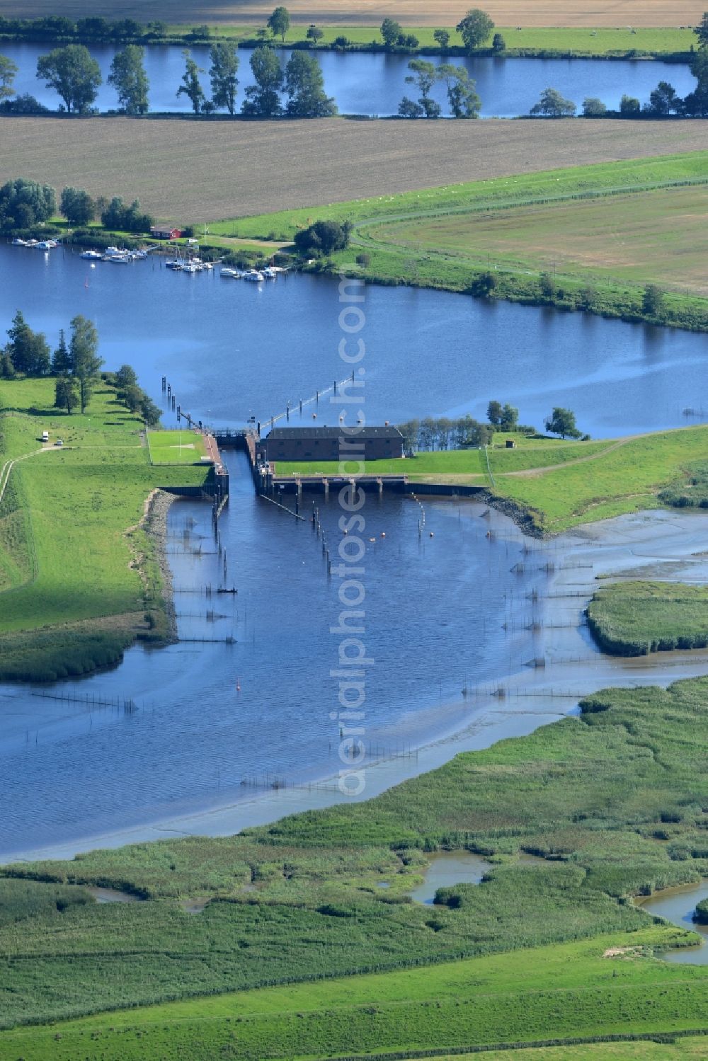 Drage from the bird's eye view: Locks - plants Nordfeld Schleuse on the banks of the waterway of the Eider in Drage in the state Schleswig-Holstein