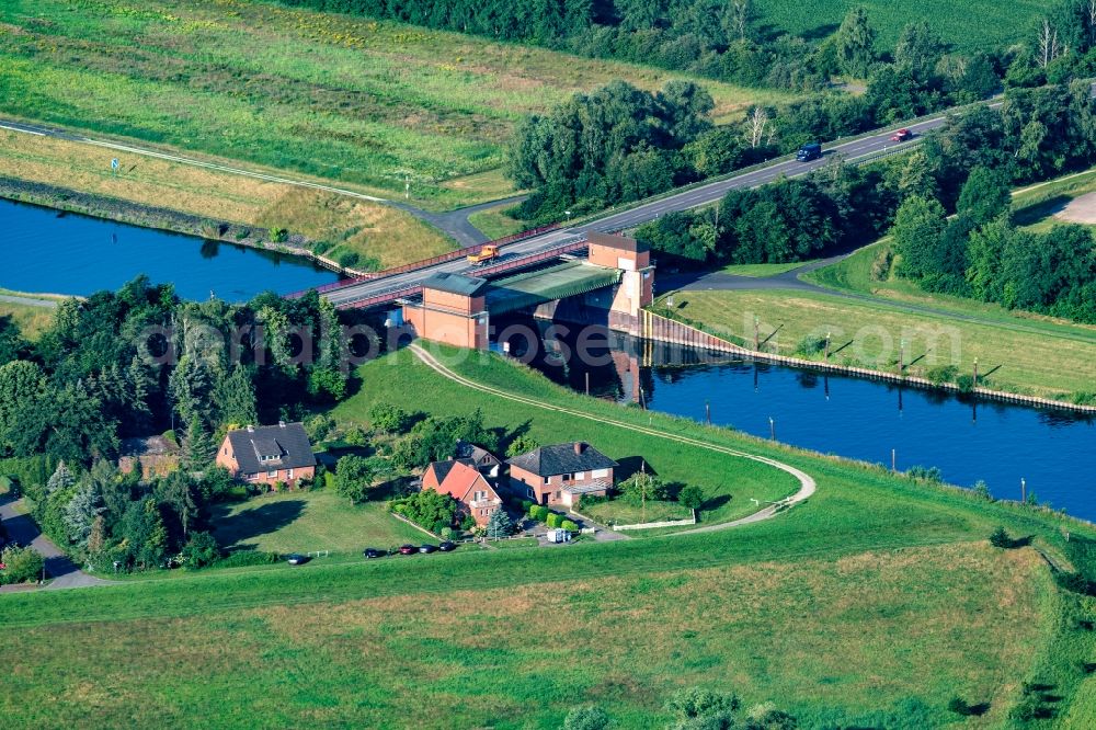 Aerial image Artlenburg - Lock systems on the banks of the Elbe waterway and the Elbe-Seiten Canal in Artlenburg in the state Lower Saxony, Germany