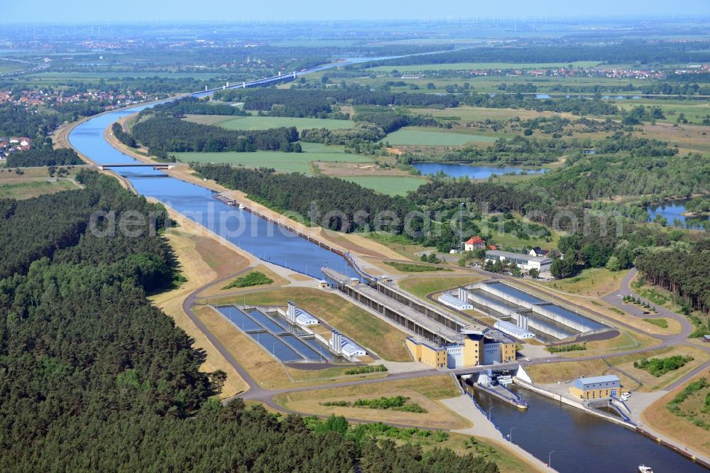 Aerial photograph Hohenwarthe - Locks - plants on the banks of the waterway of the Elbe-Havel-Kanales in Hohenwarthe in the state Saxony-Anhalt