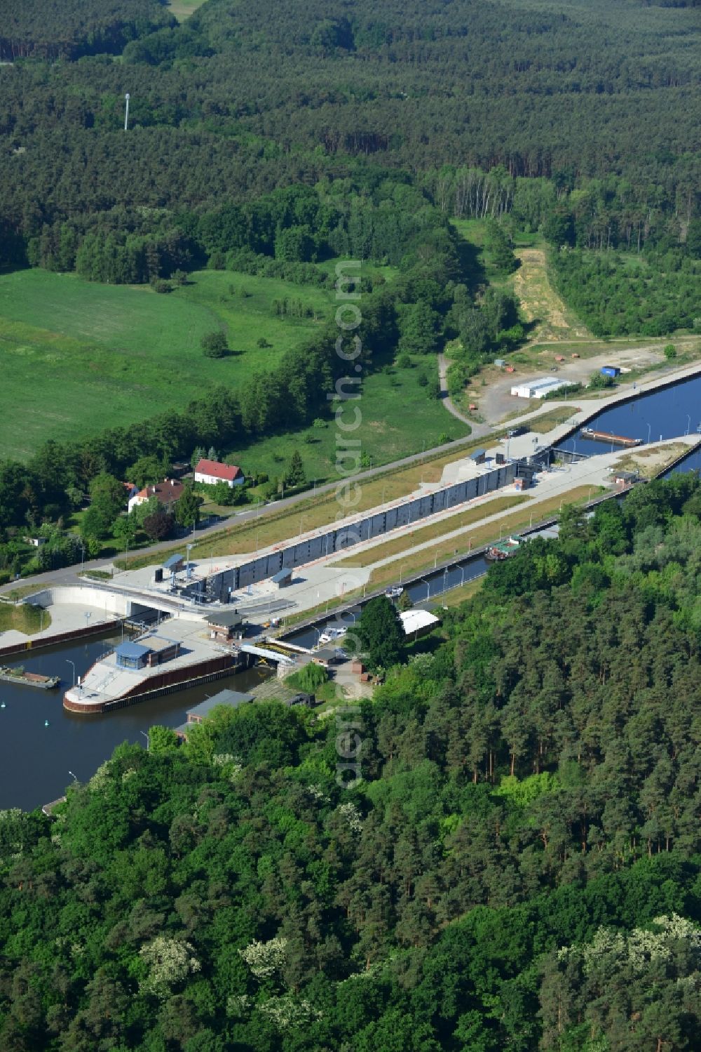 Wusterwitz from the bird's eye view: Locks - plants on the banks of the waterway of the Elbe-Havel-Kanales in Wusterwitz in the state Brandenburg