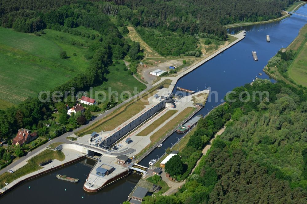 Wusterwitz from the bird's eye view: Locks - plants on the banks of the waterway of the Elbe-Havel-Kanales in Wusterwitz in the state Brandenburg