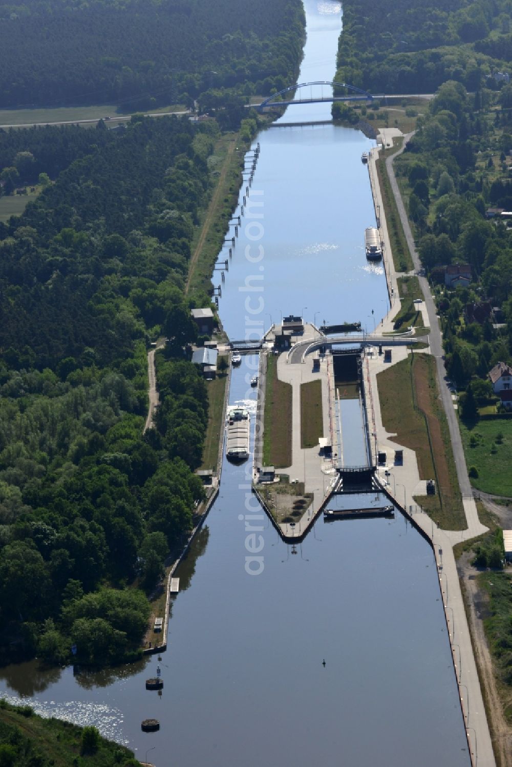 Wusterwitz from the bird's eye view: Locks - plants on the banks of the waterway of the Elbe-Havel-Kanales in Wusterwitz in the state Brandenburg