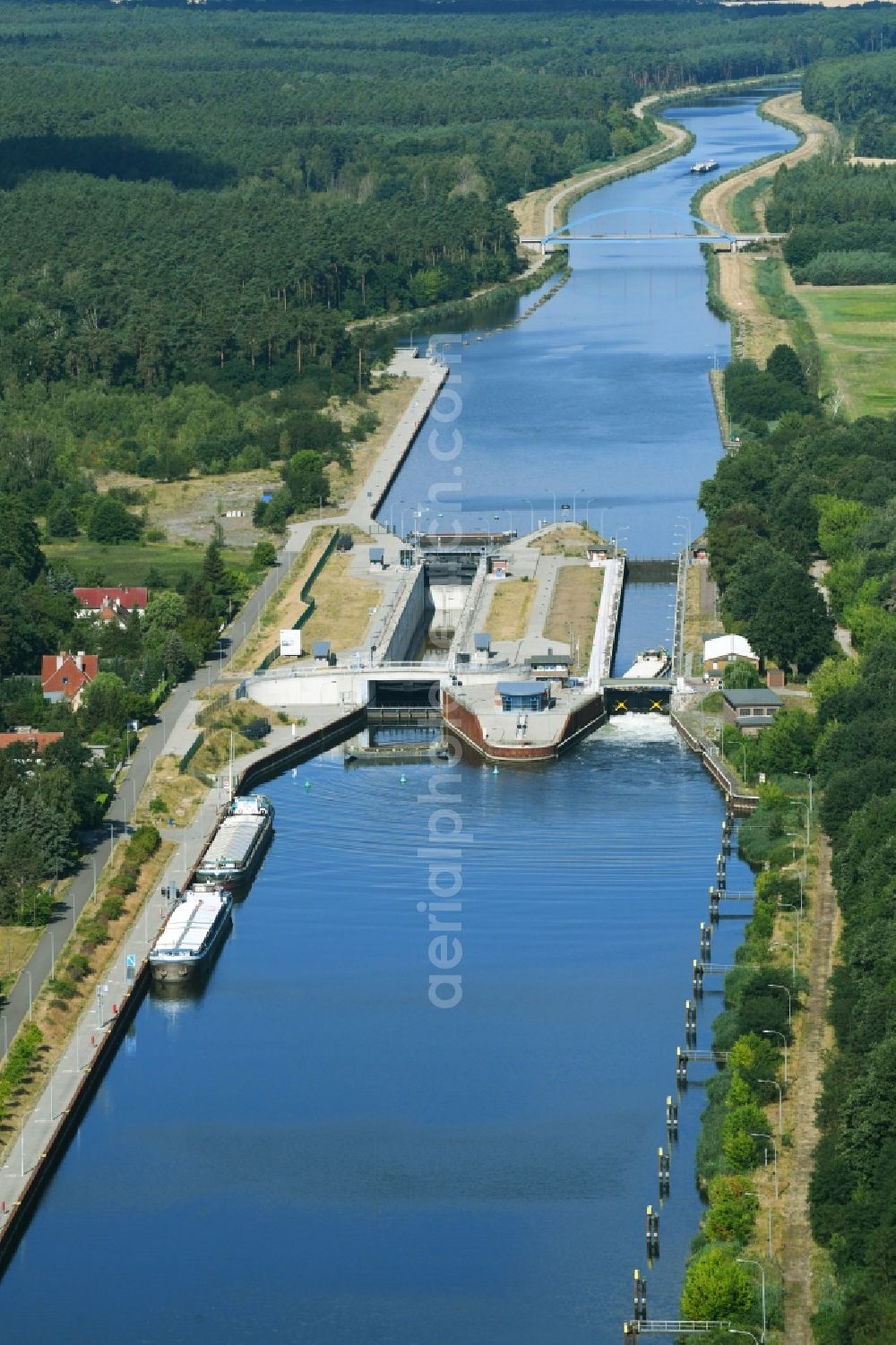 Wusterwitz from the bird's eye view: Locks - plants on the banks of the waterway of the Elbe-Havel-Kanales in Wusterwitz in the state Brandenburg