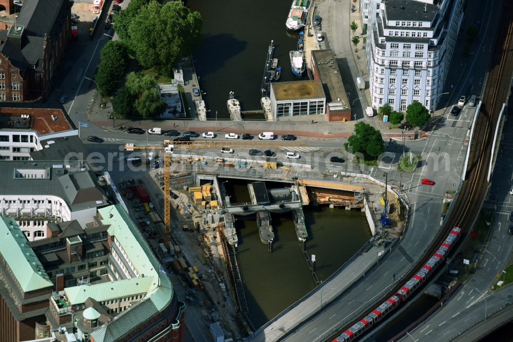 Hamburg from above - Locks - plants on the banks of the waterway of the Elbe on Schaartorbruecke in Hamburg, Germany