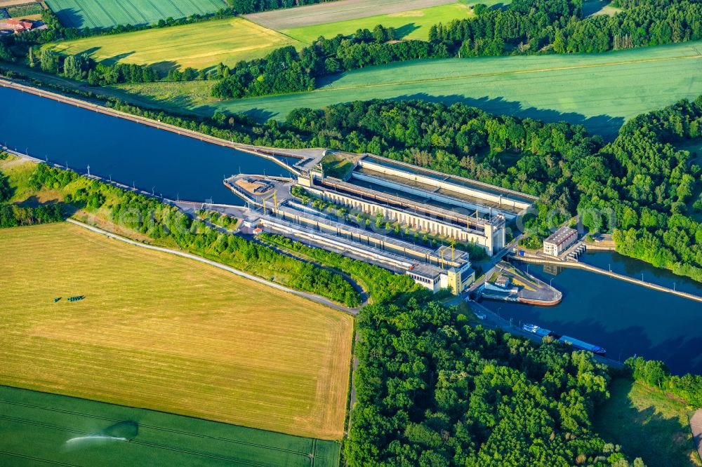 Esterholz from the bird's eye view: Locks - plants on the banks of the waterway of the Elbe Seitenkanal in Esterholz in the state Lower Saxony, Germany