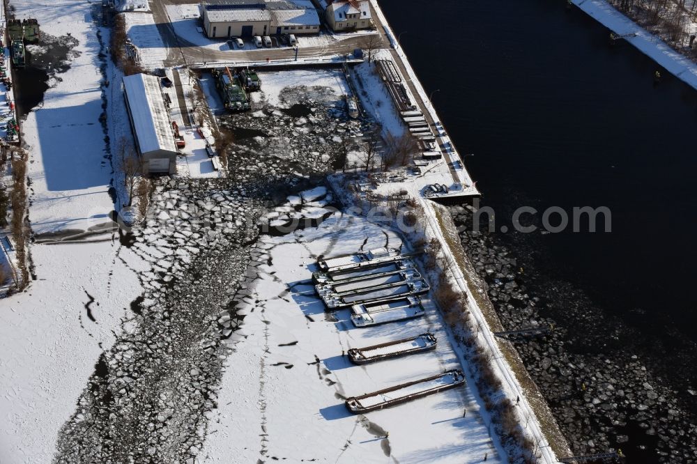 Aerial image Brandenburg an der Havel - Sluices on the banks of the waterway of the river course to the mouth of the Havel into the lake Kleiner Beetzsee in Brandenburg an der Havel in Brandenburg