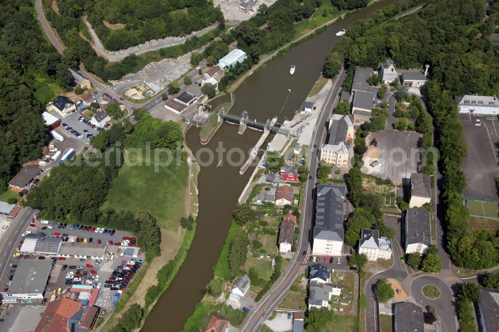 Aerial photograph Diez - Locks - plants on the banks of the waterway of the Lahn in Diez in the state Rhineland-Palatinate, Germany