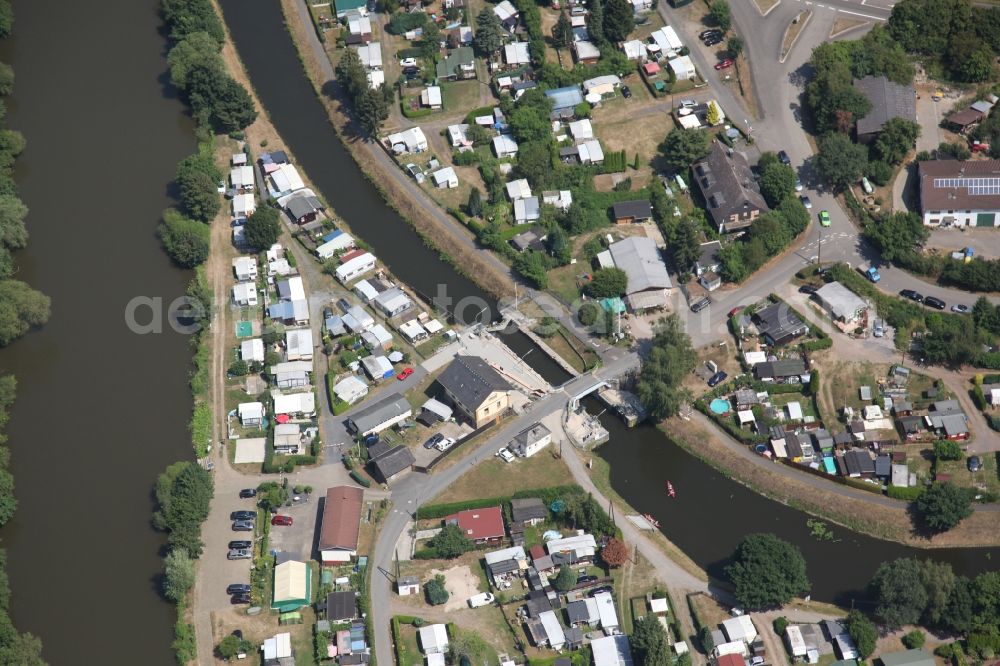 Aerial image Lahnstein - Locks - plants of the Schleuse Ahl on the banks of the waterway of the of Lahn in Lahnstein in the state Rhineland-Palatinate, Germany