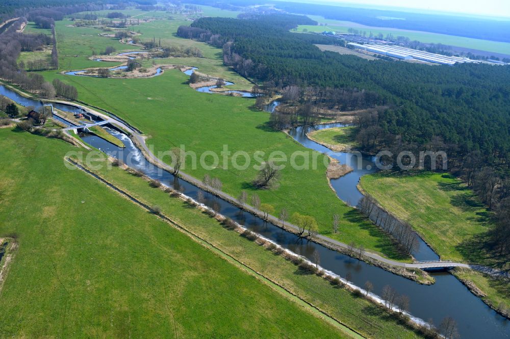 Güritz from above - Locks - plants on the banks of the waterway of the MEW Mueritz-Elde-Wasserstrasse in Gueritz in the state Mecklenburg - Western Pomerania, Germany