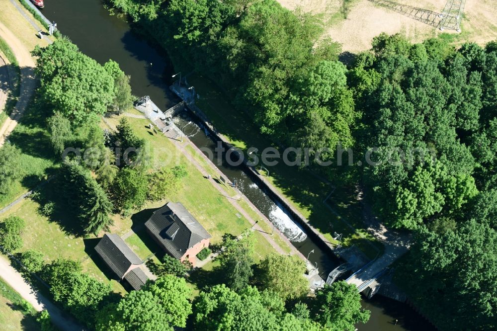 Neuburg from the bird's eye view: Locks - plants on the banks of the waterway of the Mueritz-Elde in Neuburg in the state Mecklenburg - Western Pomerania, Germany