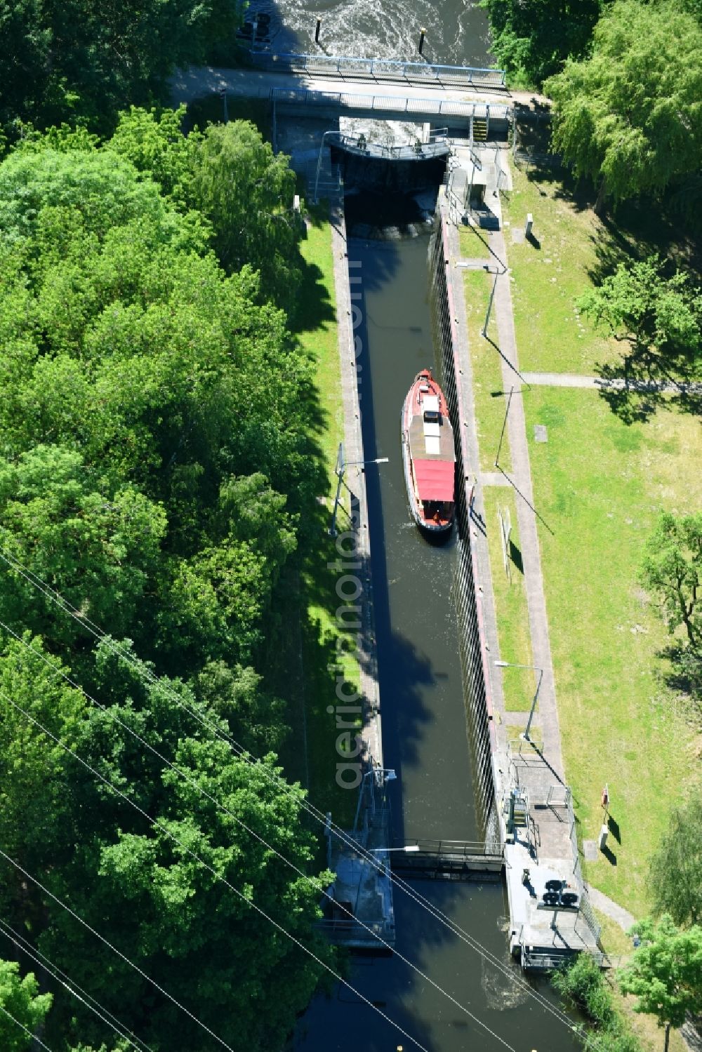 Aerial photograph Neuburg - Locks - plants on the banks of the waterway of the Mueritz-Elde in Neuburg in the state Mecklenburg - Western Pomerania, Germany