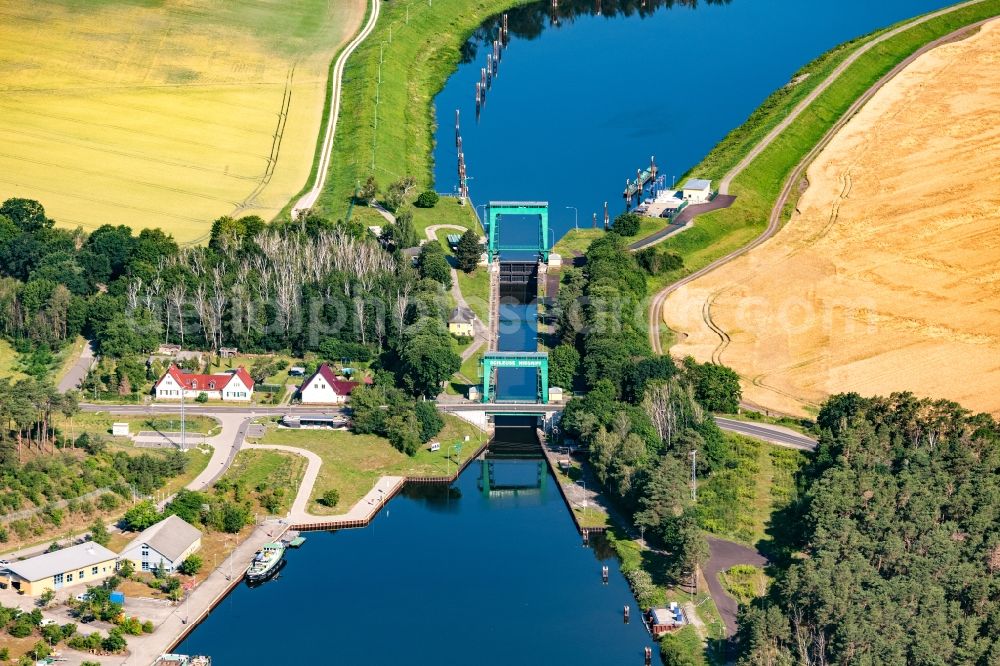 Aerial photograph Hohenwarthe - Locks - plants on the banks of the waterway of the Niegripper Verbindungskanal in the district Niegripp in Hohenwarthe in the state Saxony-Anhalt, Germany