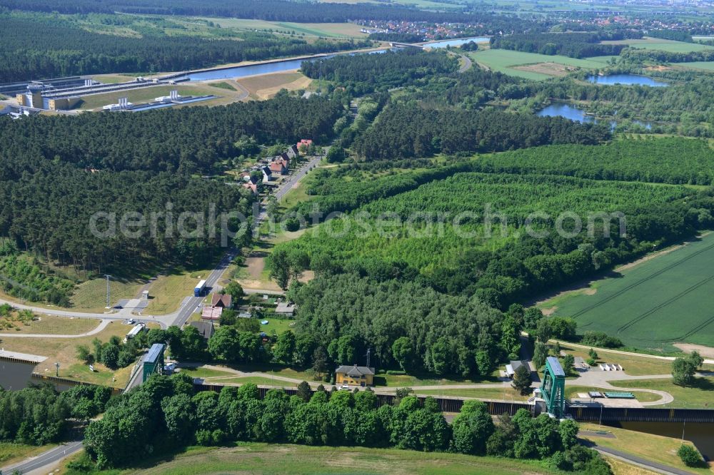 Niegripp from the bird's eye view: Locks - plants on the banks of the waterway in Niegripp in the state Saxony-Anhalt